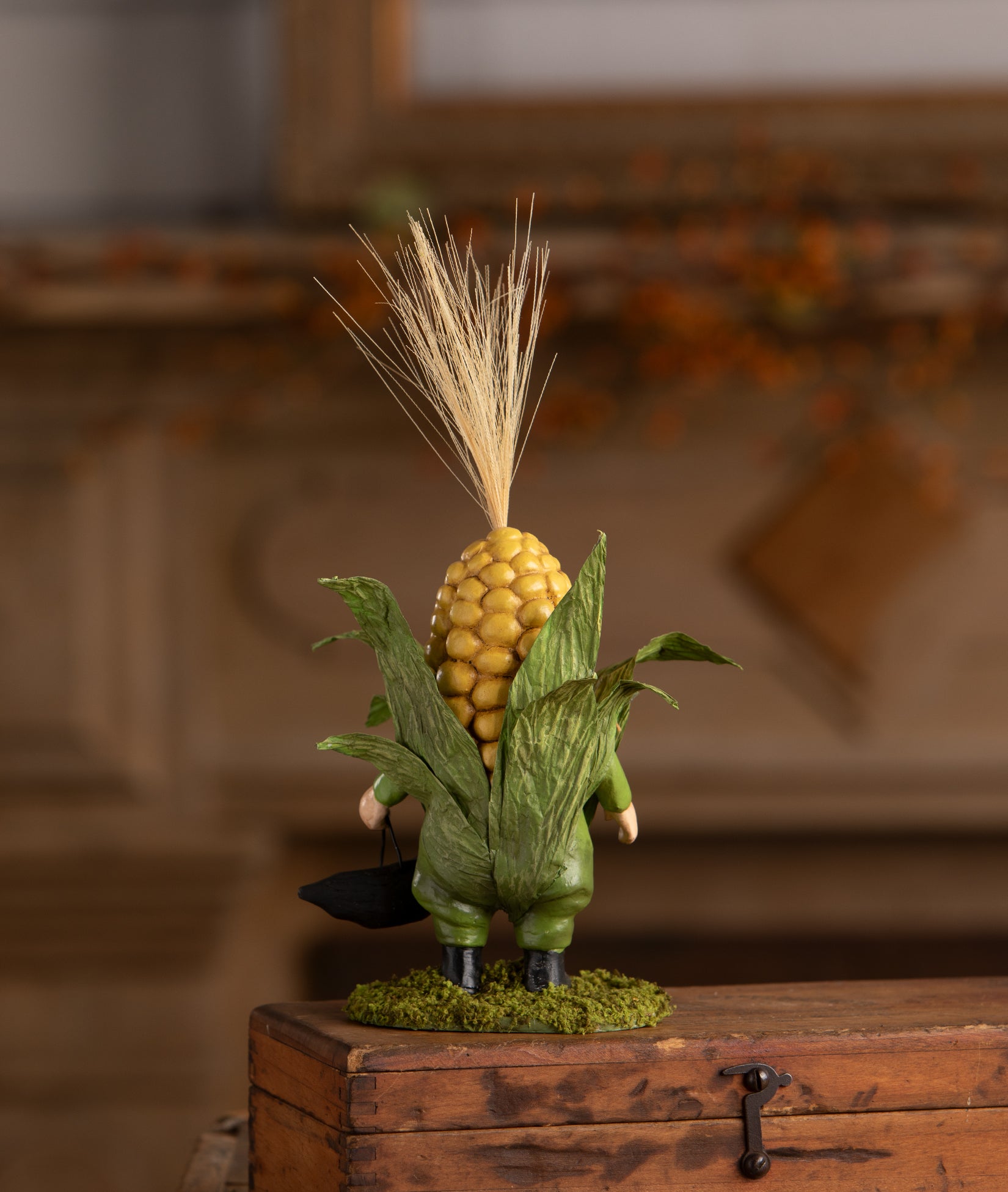 Bethany Lowe Corn on the Cob Curtis figurine shown backside.