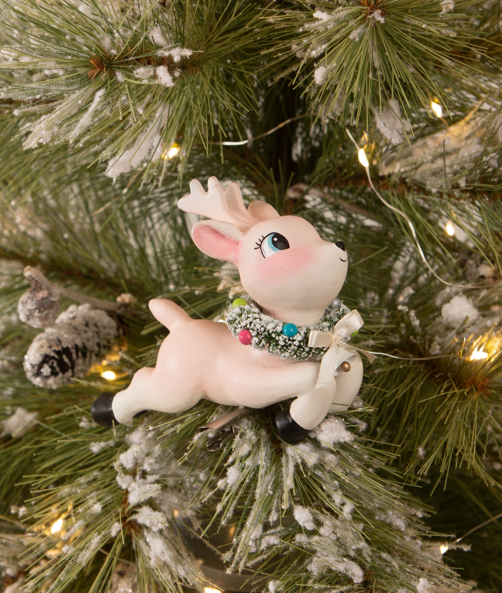 Retro Flying Reindeer Ornament Clip, Pink Christmas decorations.