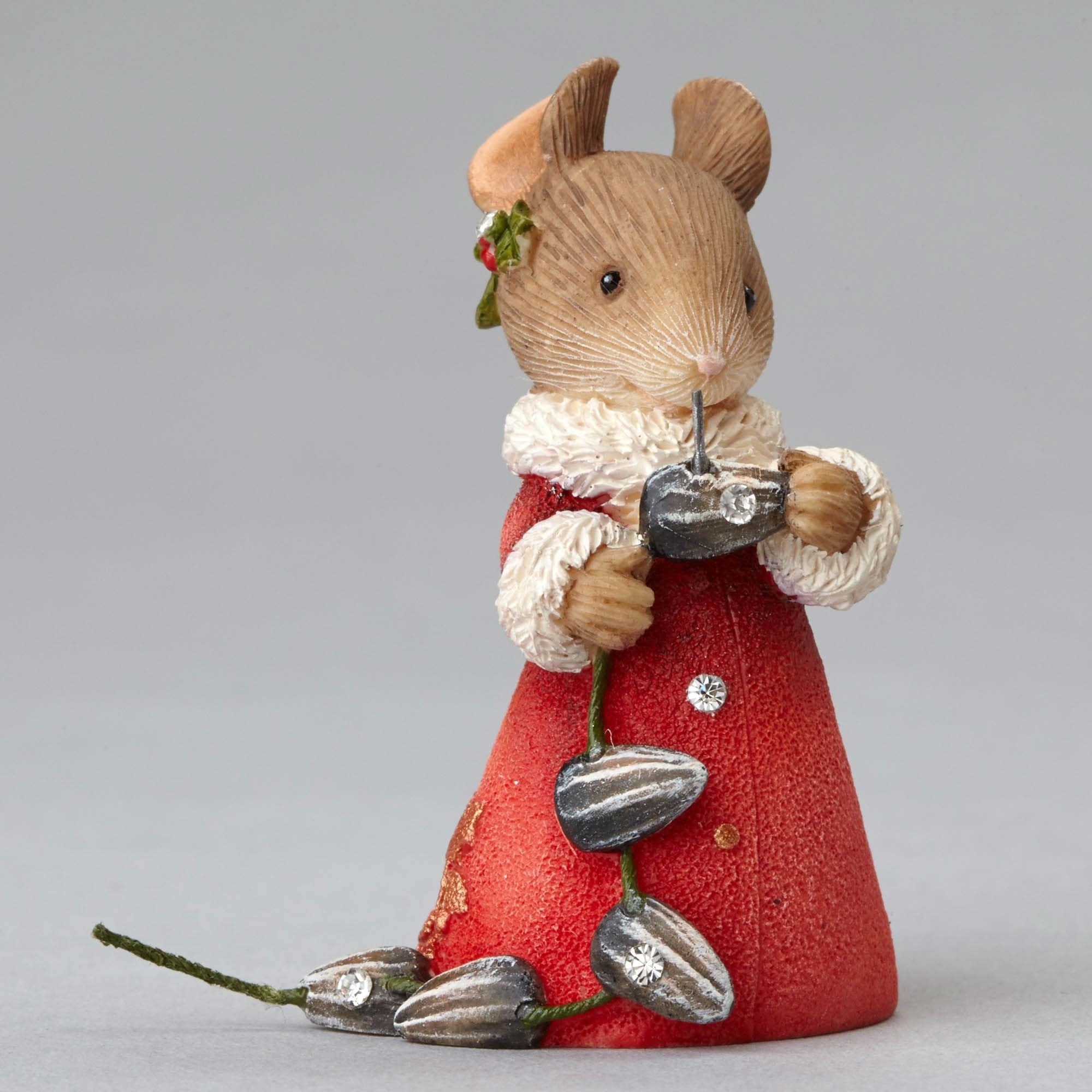 Mouse with Seeds Garland Figurine