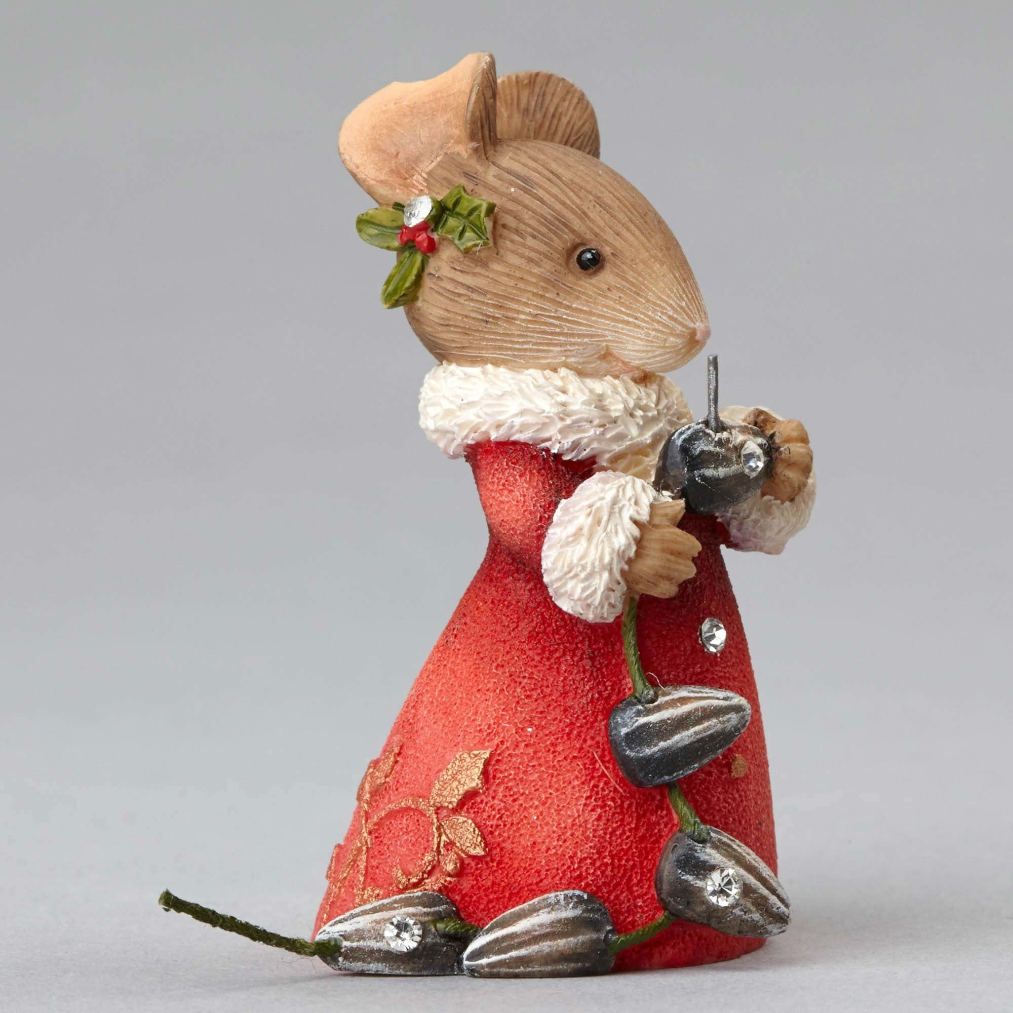 Mouse Making Garland with Seeds by Heart of Christmas