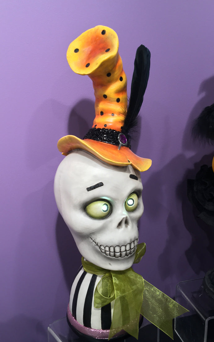 Skull with Top Hat with Eyes that Light Up